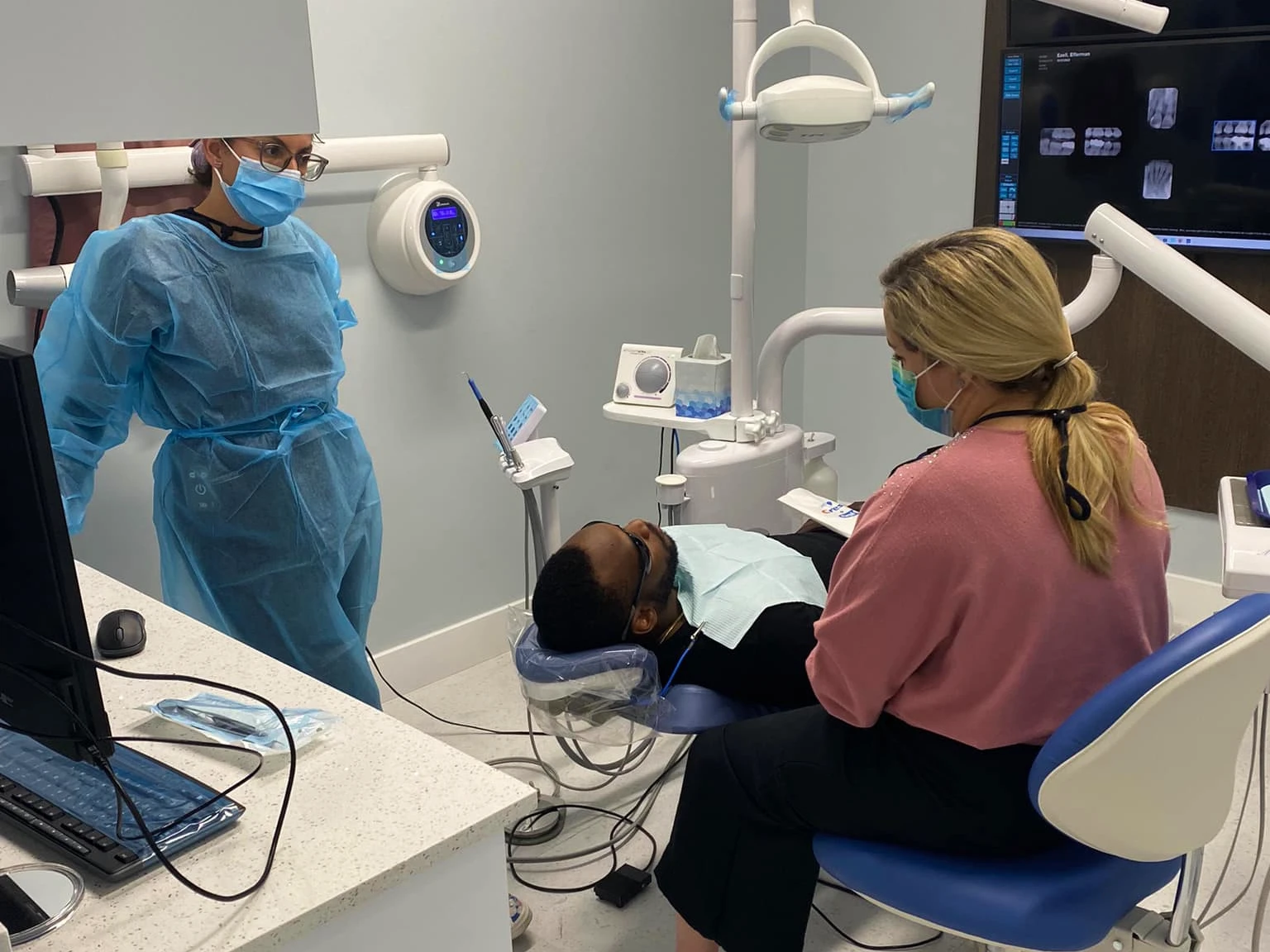 emergency tooth extractions Miami, FL